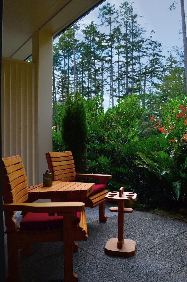 Woodstone Manor Inc. Hotel Sturdies Bay Екстериор снимка