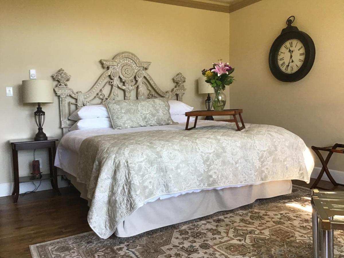 Woodstone Manor Inc. Hotel Sturdies Bay Екстериор снимка