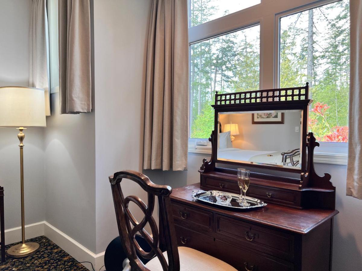 Woodstone Manor Inc. Hotel Sturdies Bay Екстериор снимка