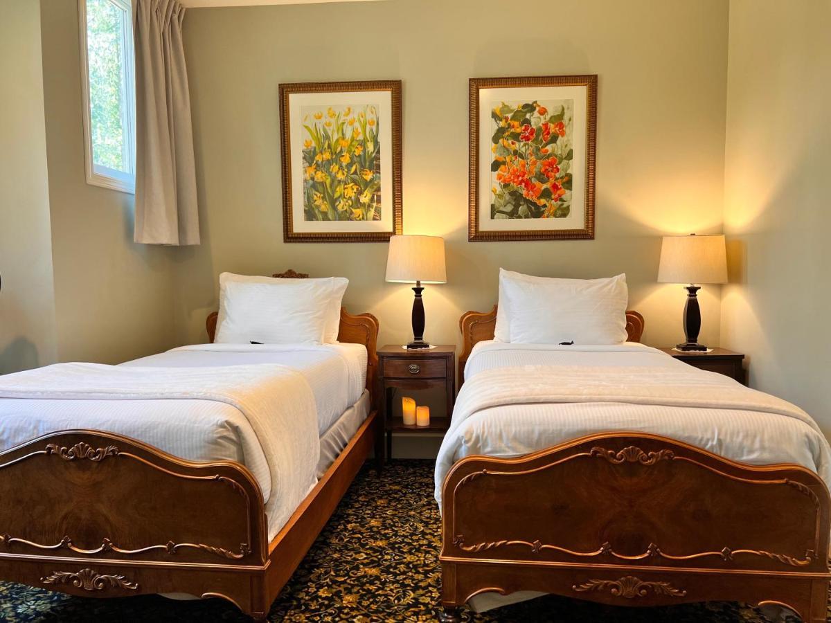 Woodstone Manor Inc. Hotel Sturdies Bay Екстериор снимка