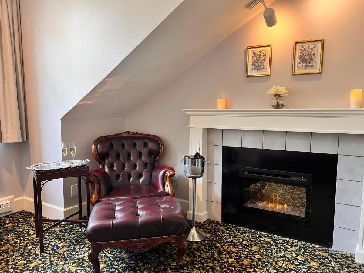 Woodstone Manor Inc. Hotel Sturdies Bay Екстериор снимка