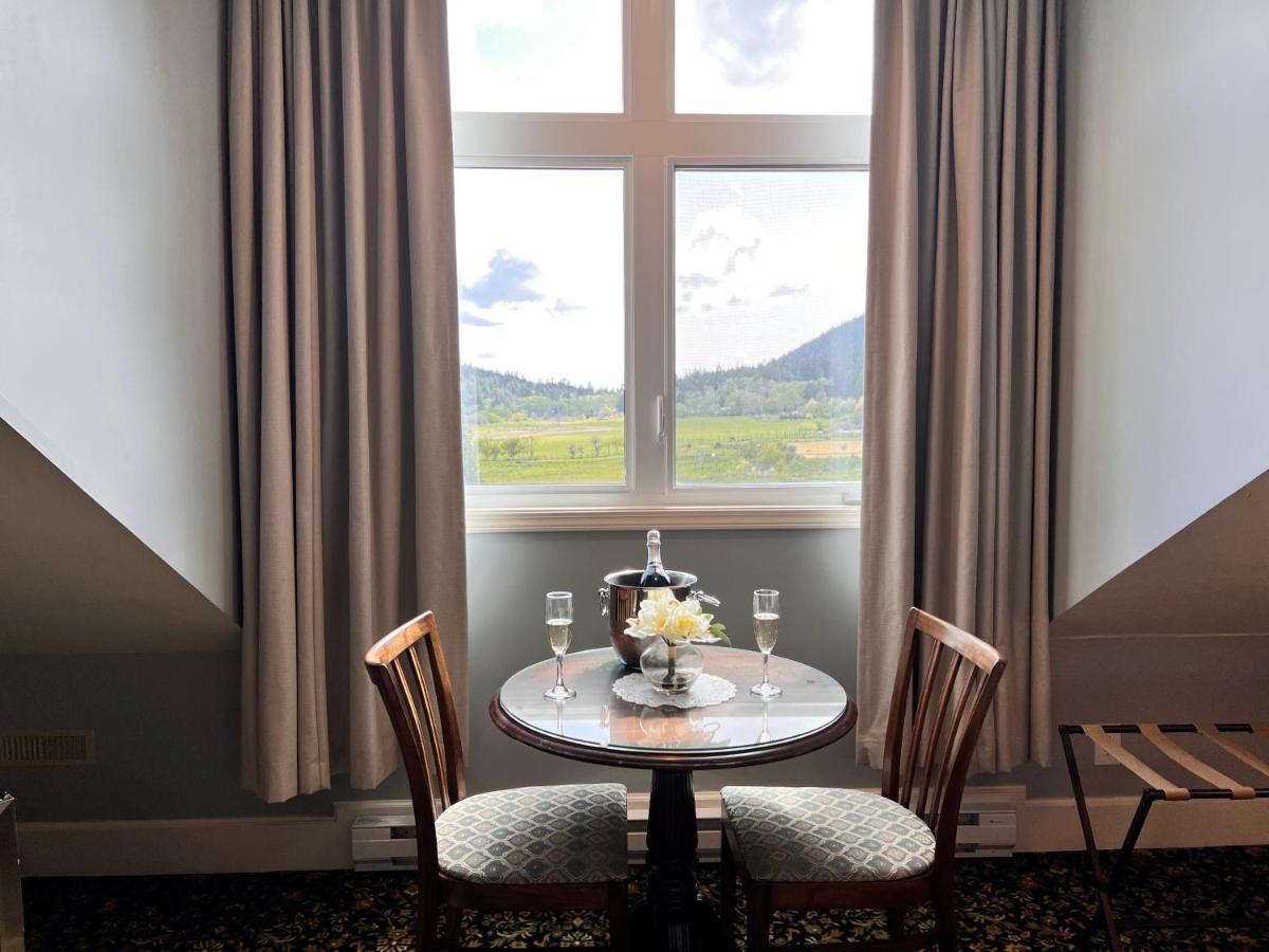 Woodstone Manor Inc. Hotel Sturdies Bay Екстериор снимка