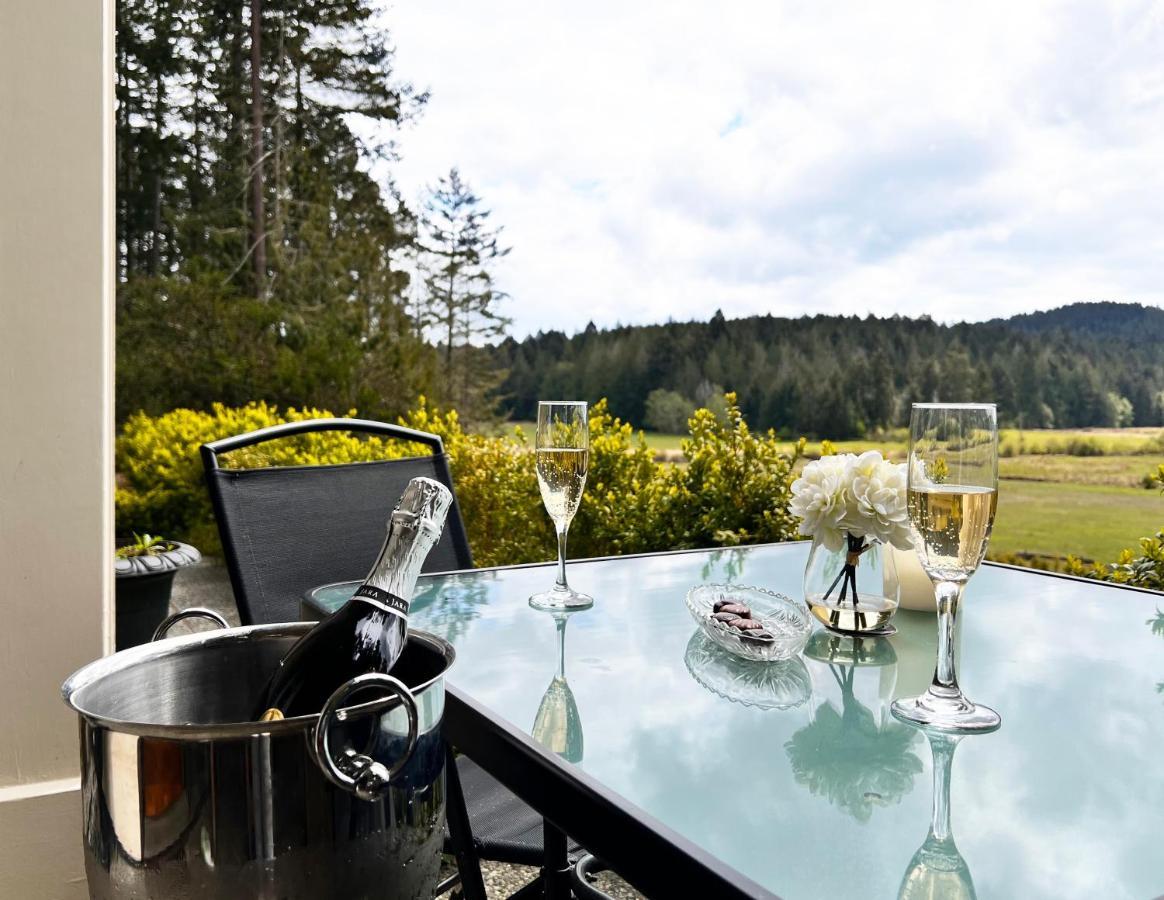 Woodstone Manor Inc. Hotel Sturdies Bay Екстериор снимка