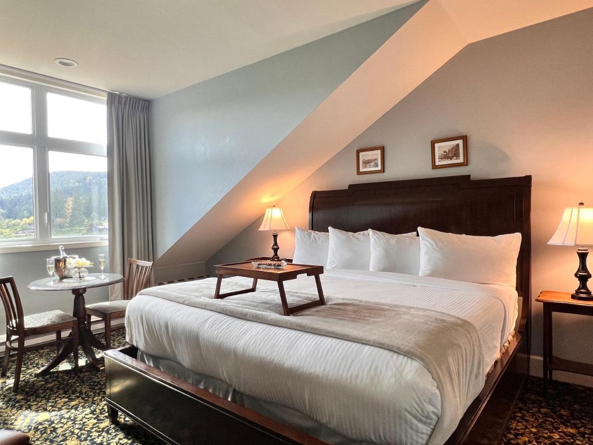 Woodstone Manor Inc. Hotel Sturdies Bay Екстериор снимка
