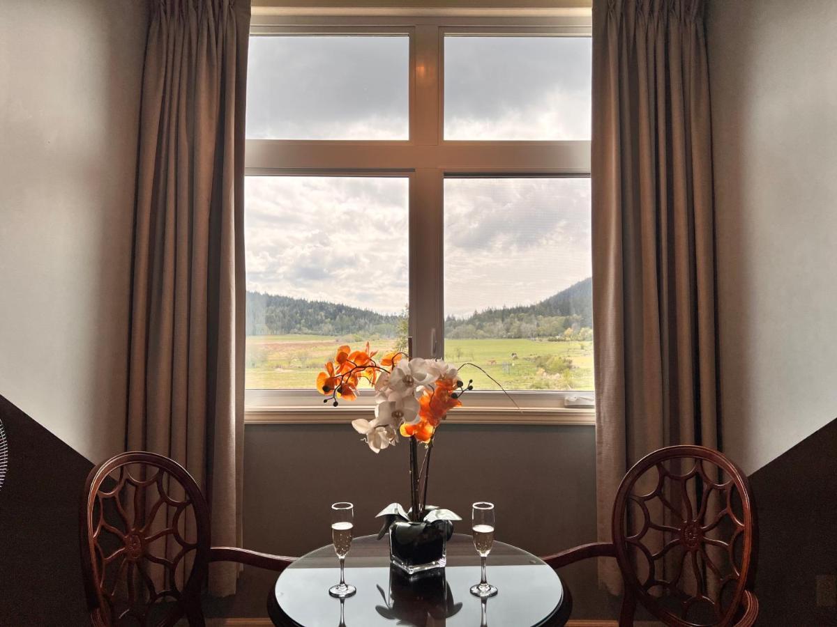 Woodstone Manor Inc. Hotel Sturdies Bay Екстериор снимка