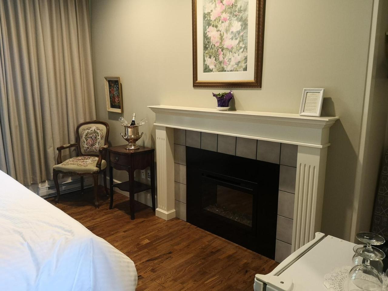Woodstone Manor Inc. Hotel Sturdies Bay Екстериор снимка
