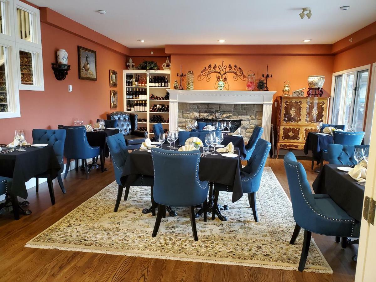 Woodstone Manor Inc. Hotel Sturdies Bay Екстериор снимка
