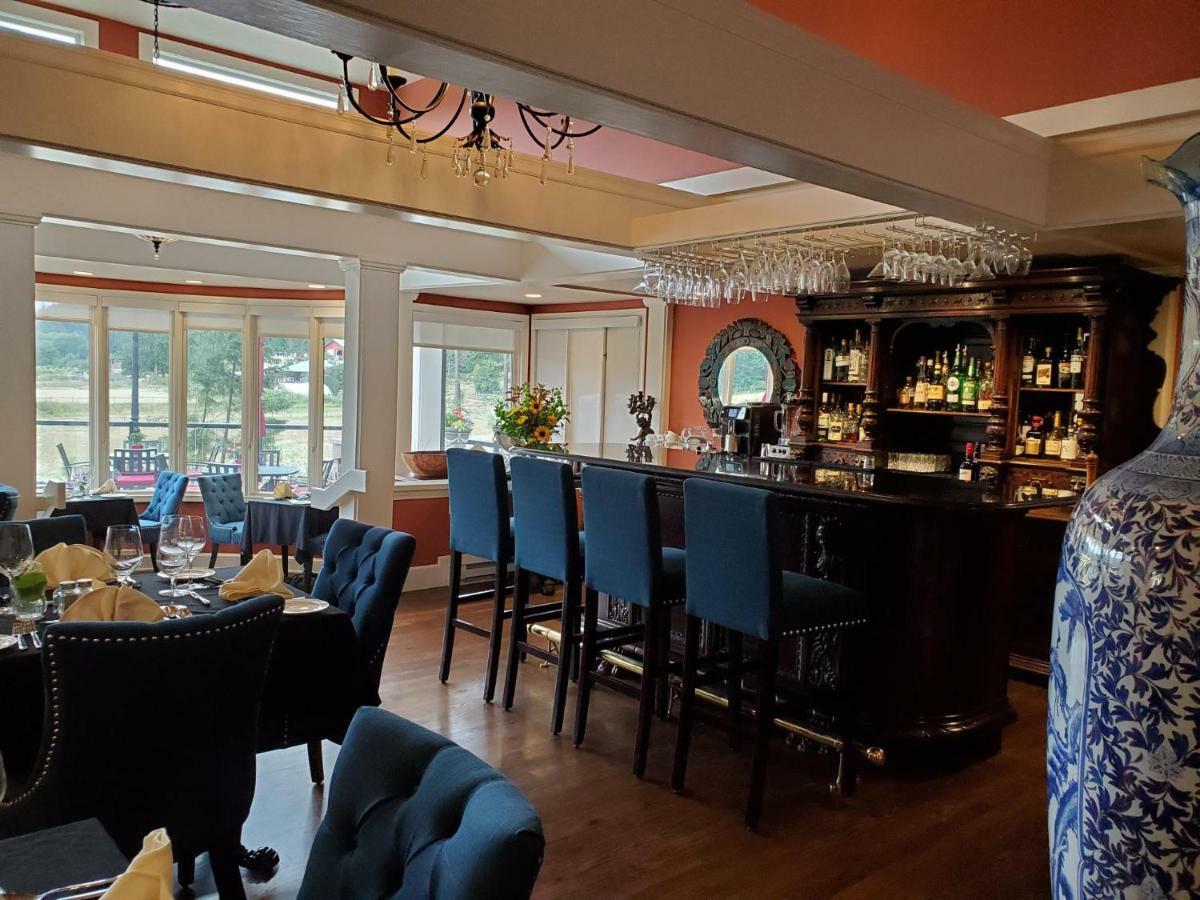 Woodstone Manor Inc. Hotel Sturdies Bay Екстериор снимка