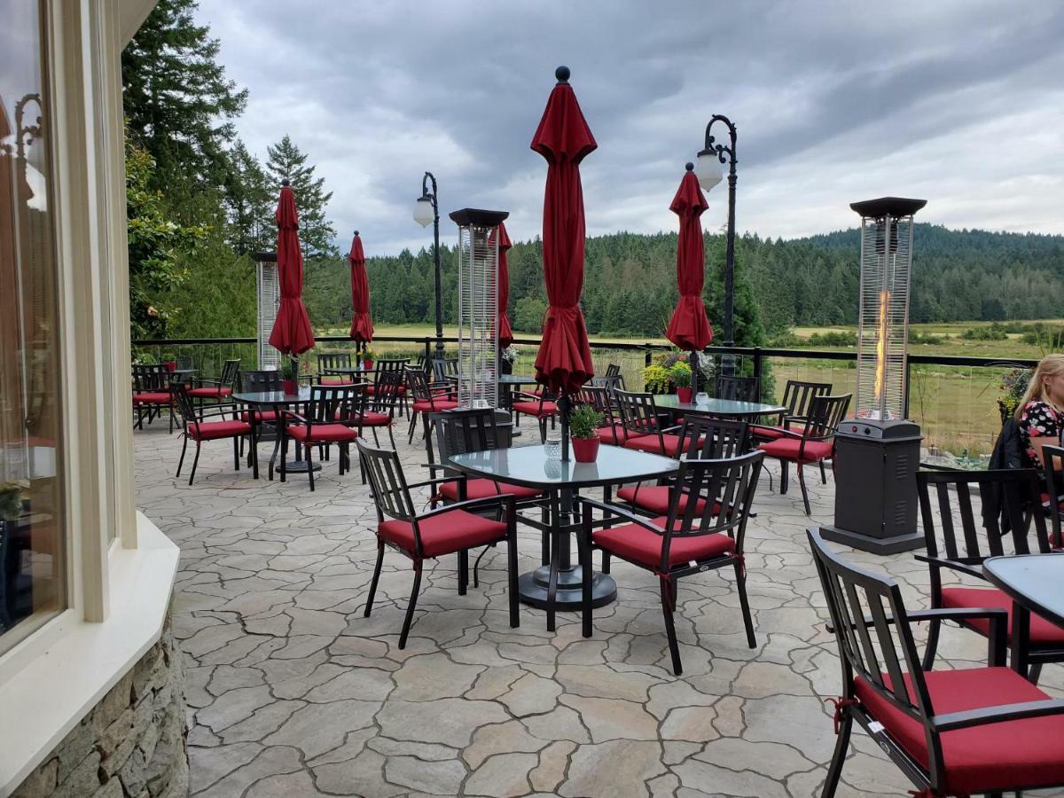 Woodstone Manor Inc. Hotel Sturdies Bay Екстериор снимка