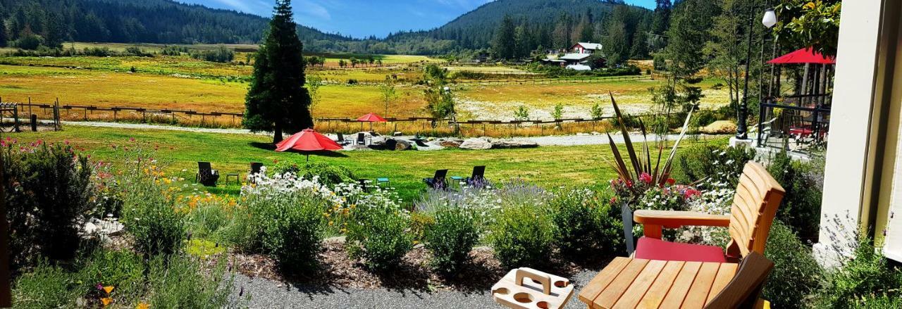 Woodstone Manor Inc. Hotel Sturdies Bay Екстериор снимка