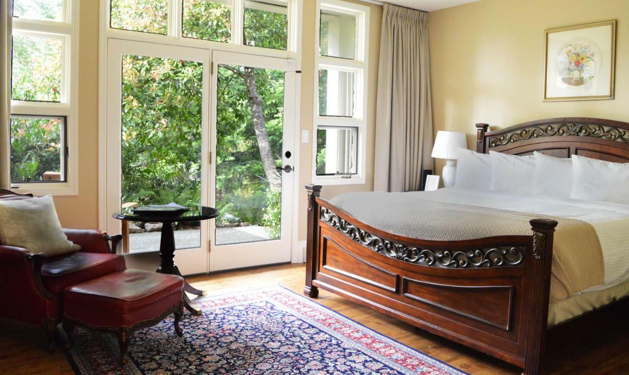 Woodstone Manor Inc. Hotel Sturdies Bay Екстериор снимка